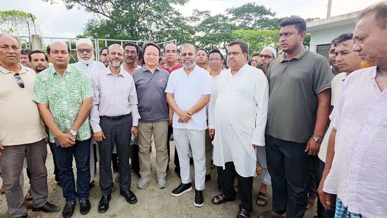 হজরত খানজাহান আলী রা: বিমান বন্দরস্থল সরেজমিন পরিদর্শনকালে প্রতিমন্ত্রী ফরিদুল ইসলাম