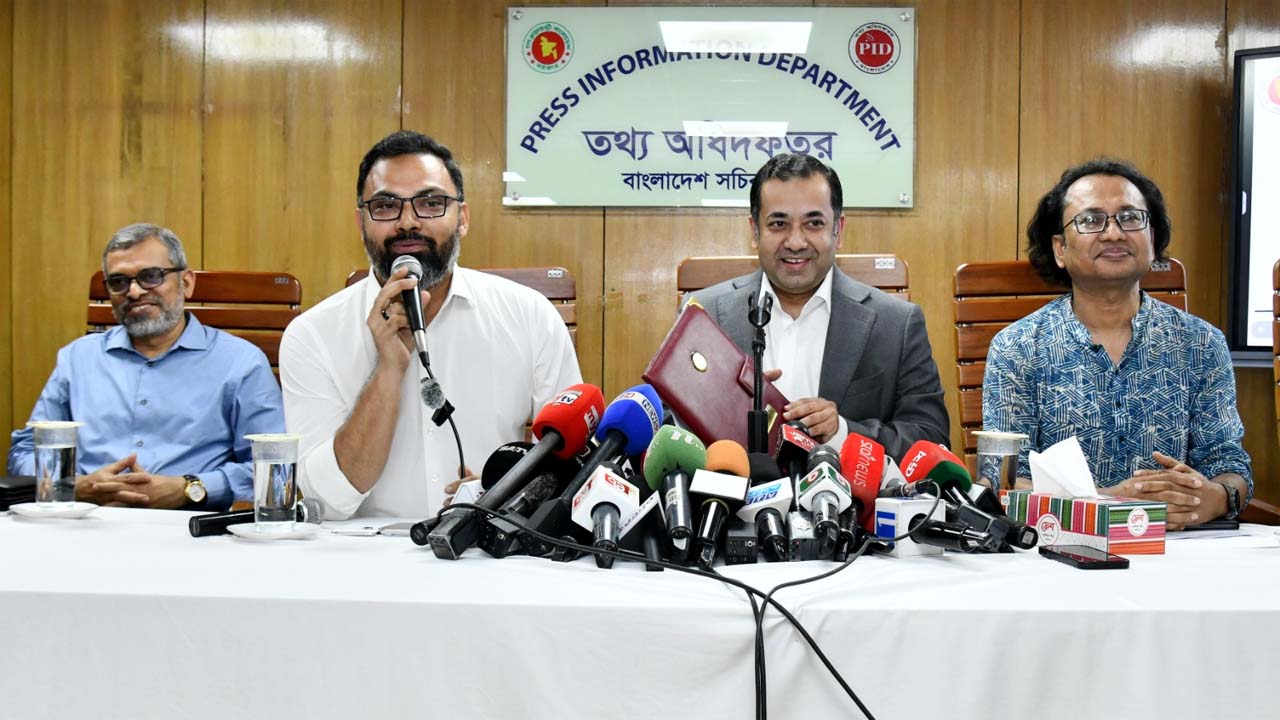 তথ্য অধিদফতরে আয়োজিত এক সংবাদ সম্মেলনে তথ্য প্রতিমন্ত্রী ইয়াসের খান চৌধুরী