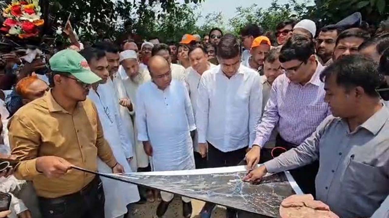 প্রতিমন্ত্রী ফরহাদ হোসেন শহীদ জিয়াউর রহমানের স্মৃতি বিজড়িত কক্সবাজারের পিএমখালীর পাতলী খাল পরিদর্শন করেন