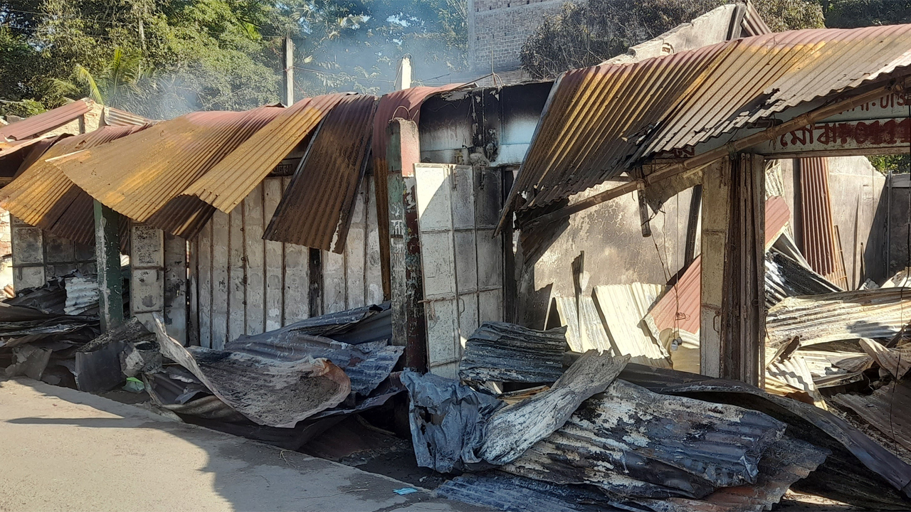 পুড়ে যাওয়া দোকানঘর।