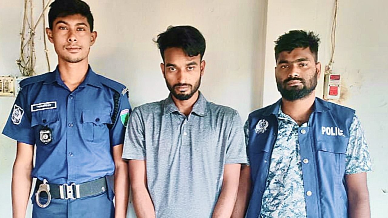 ইয়াবা ট্যাবলেটসহ আটক।