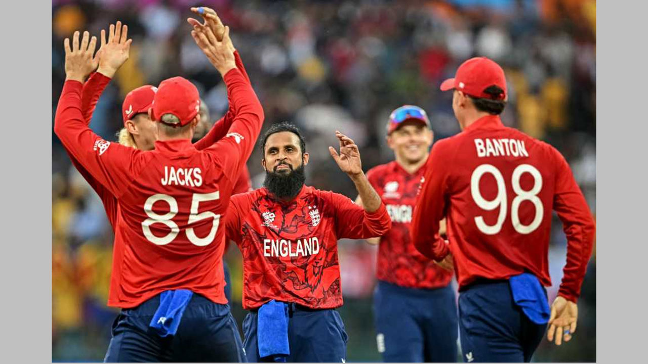 আদিল রশিদ উইকেট পাওয়ার পর উদযাপন