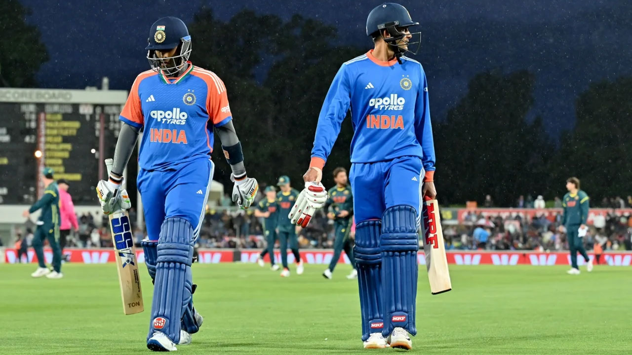 অস্ট্রেলিয়ার বিপক্ষে প্রথম ম্যাচে সূর্য কুমার যাদব ও শুভমান গিল