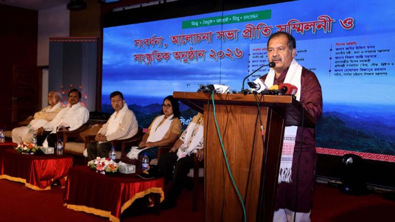 রাজধানীর বেইলি রোডে পার্বত্য চট্টগ্রাম কমপ্লেক্সে বক্তব্য দেন তথ্যমন্ত্রী জহির উদ্দিন স্বপন