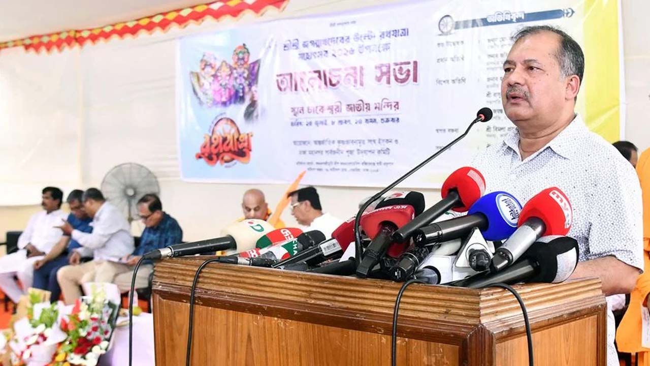 রাজধানীর ঢাকেশ্বরী জাতীয় মন্দিরে আলোচনা সভায় তথ্যমন্ত্রী জহির উদ্দিন স্বপন