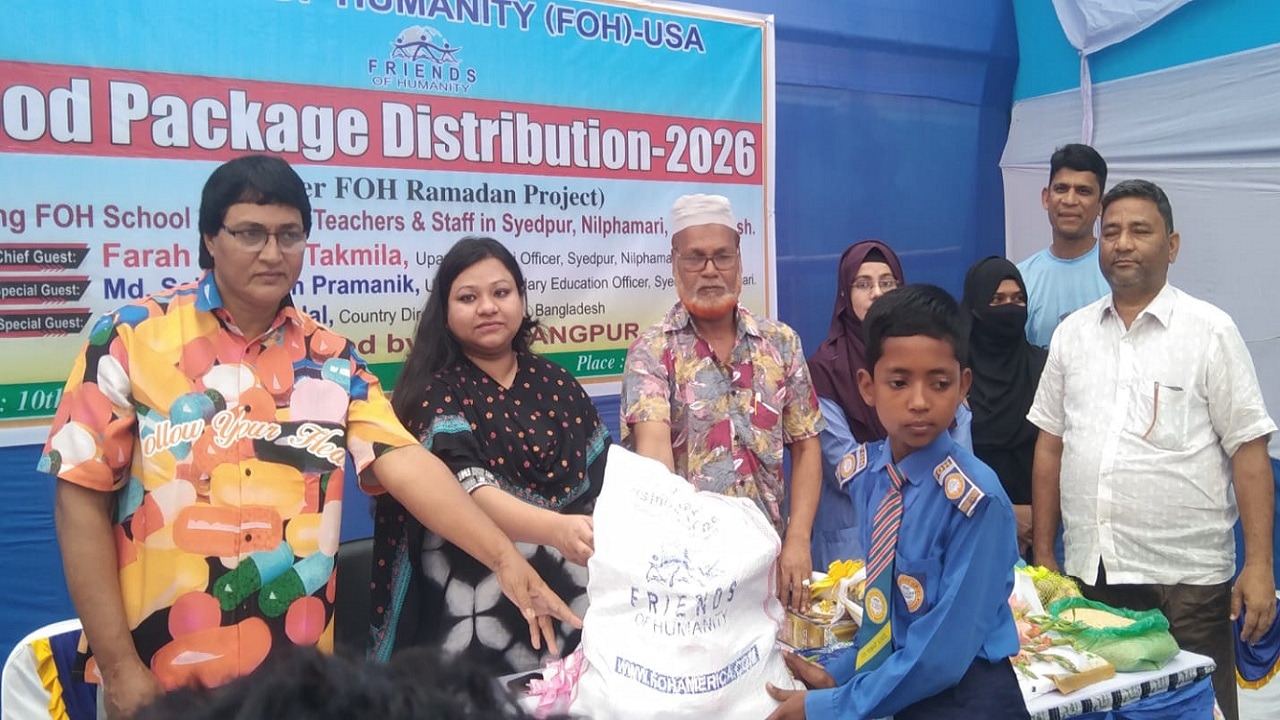 সৈয়দপুরে এফওএইচ স্কুলের শিক্ষক ও শিক্ষার্থীদের মাঝে ঈদ উপহার বিতরণ