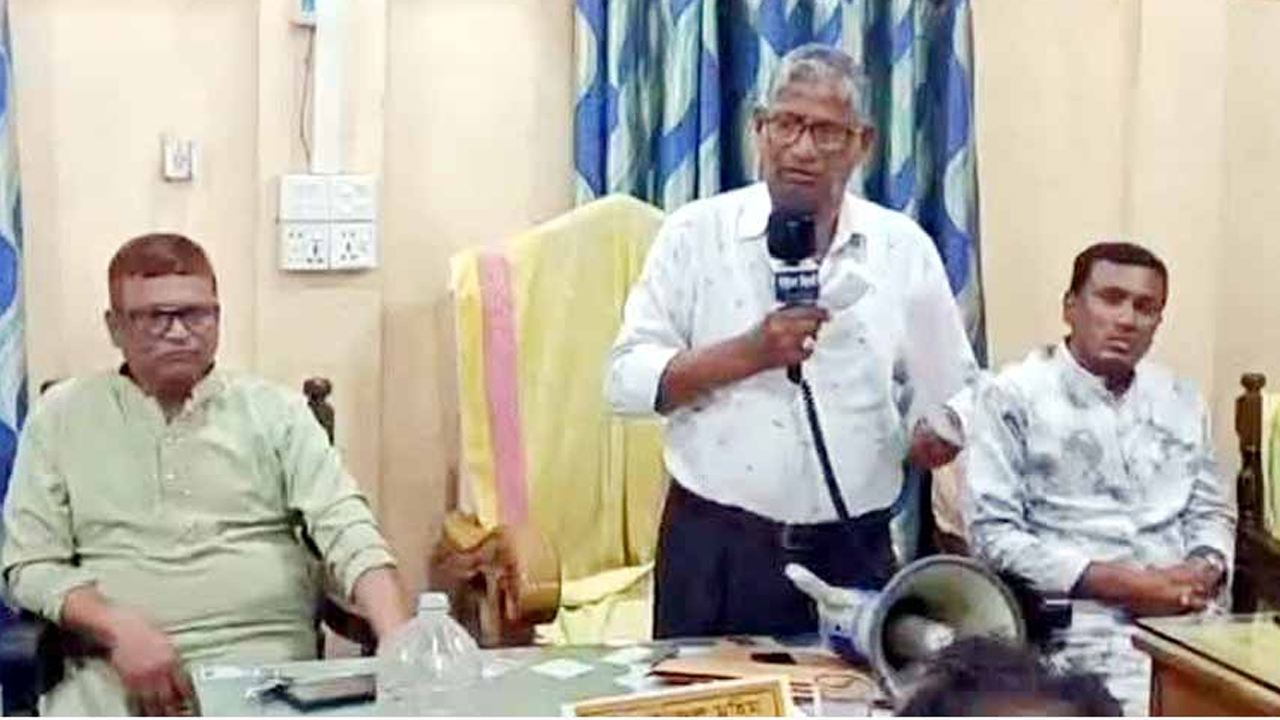 বাংলাদেশ সড়ক পরিবহন শ্রমিক ফেডারেশন সিলেট বিভাগীয় কমিটির জরুরি সভায় বক্তব্য দেন সংগঠনটির নেতারা
