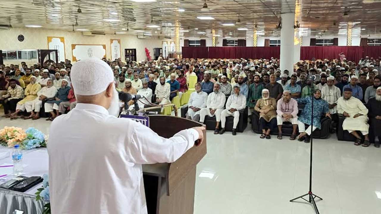 সিলেট নগরীর আমান উল্লাহ কনভেশন হলে মহানগর জামায়াত আয়োজিত সুধী সমাবেশে প্রধান অতিথির বক্তব্য দেন ডা. শফিকুর রহমান