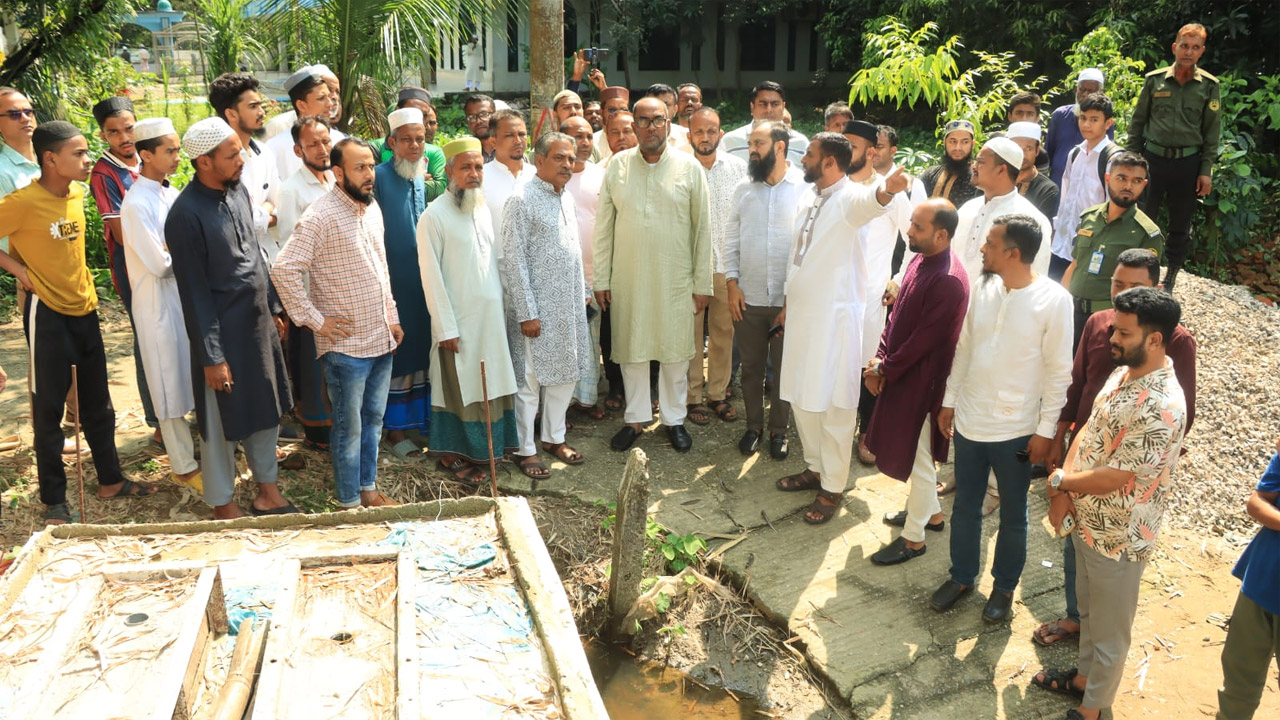 সুবিধাবঞ্চিত এলাকায় গিয়ে মানুষের দুর্ভোগ দেখলেন সিসিক প্রশাসক