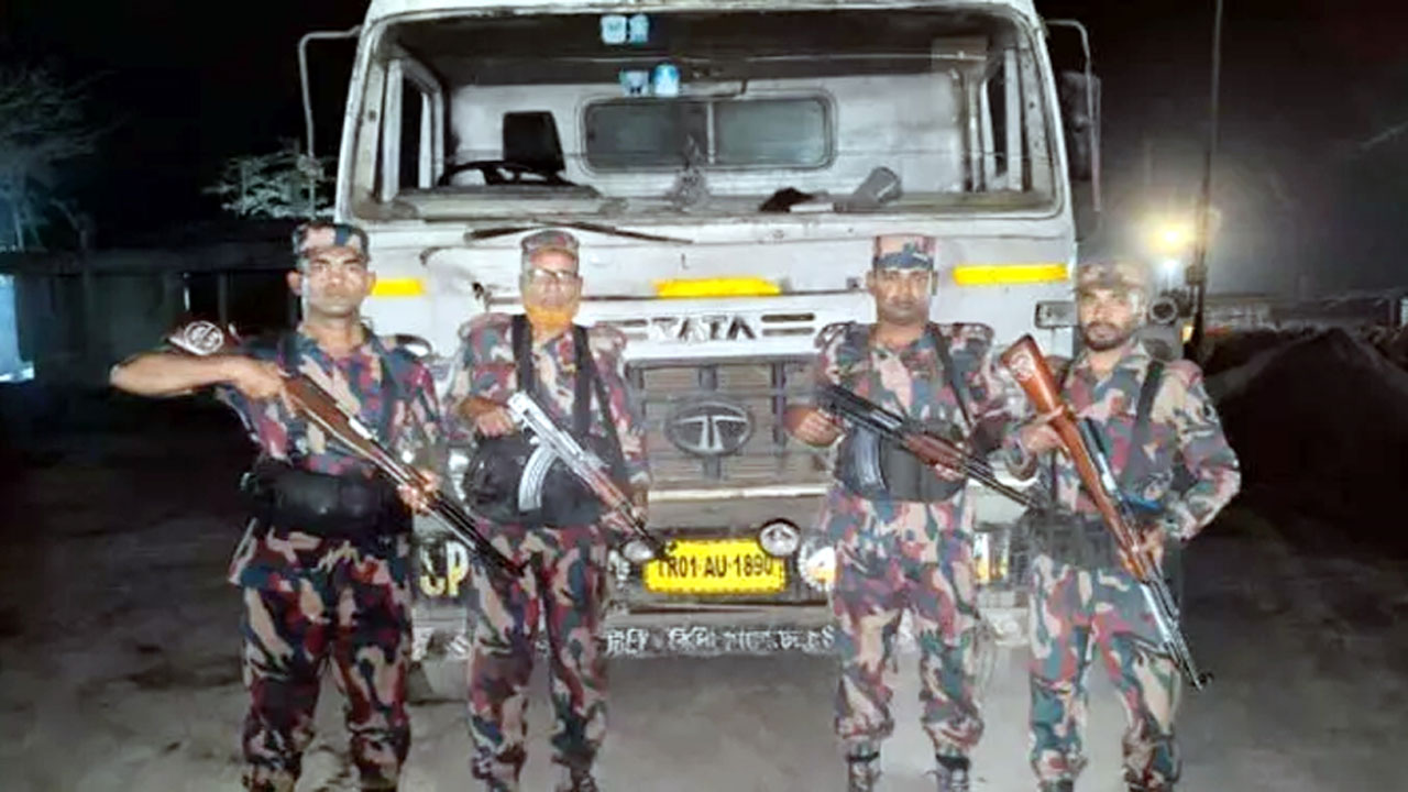 ভারতীয় ট্রাক জব্দ