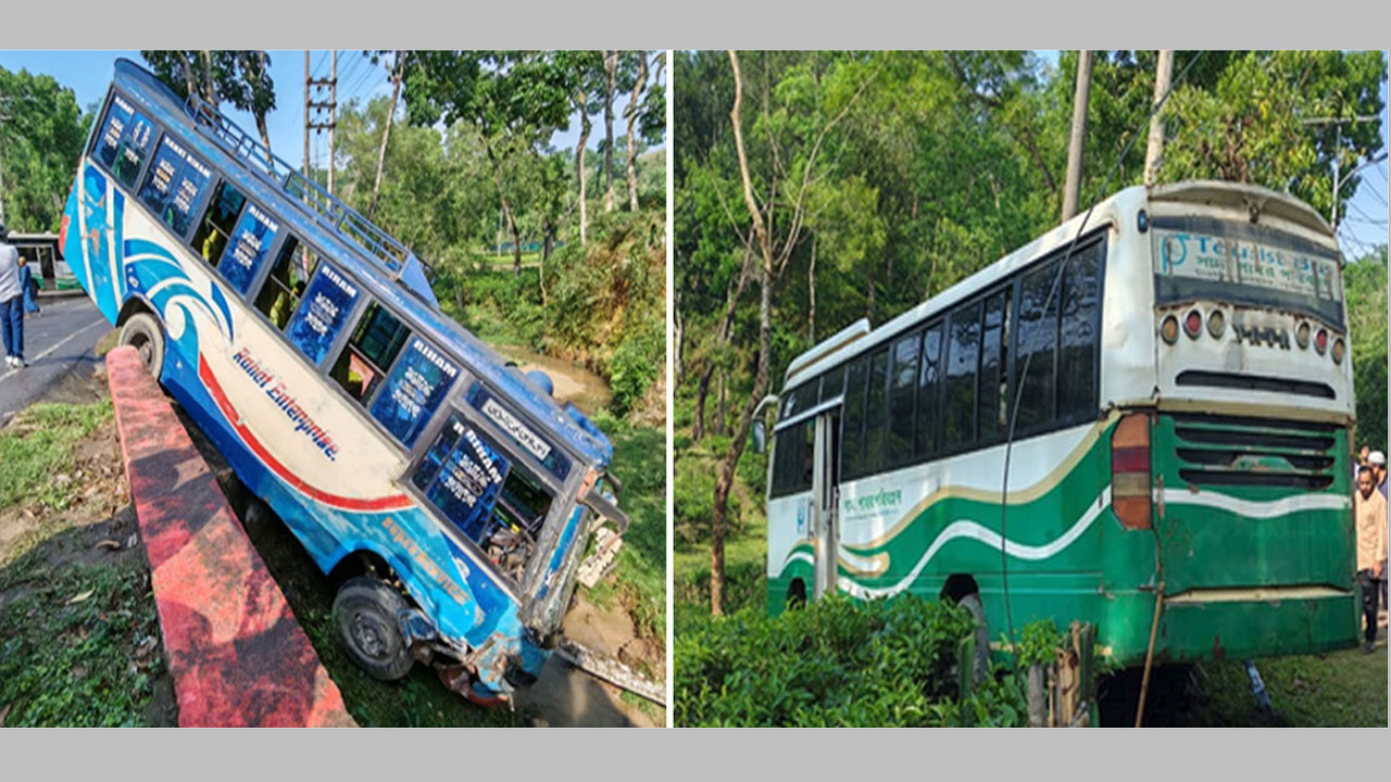 খাদে পর্যটকবাহী দুই বাস