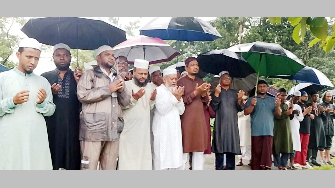শহীদ ওয়াসিম ও মোস্তাকের কবর জিয়ারত করছেন সিলেট মহানগর জামায়াতের নেতৃবৃন্দ