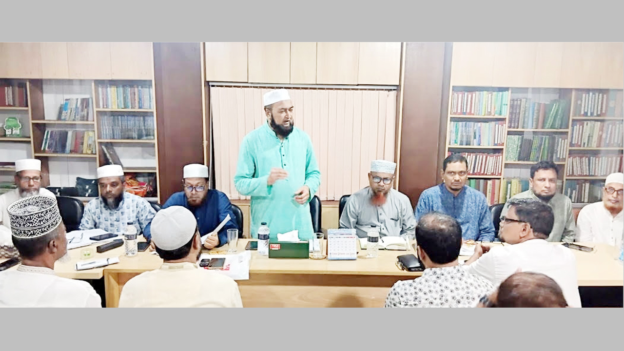 বক্তব্য রাখছেন বাংলাদেশ জামায়াতে ইসলামীর সিলেট মহানগরীর আমির মুহাম্মদ ফখরুল ইসলাম