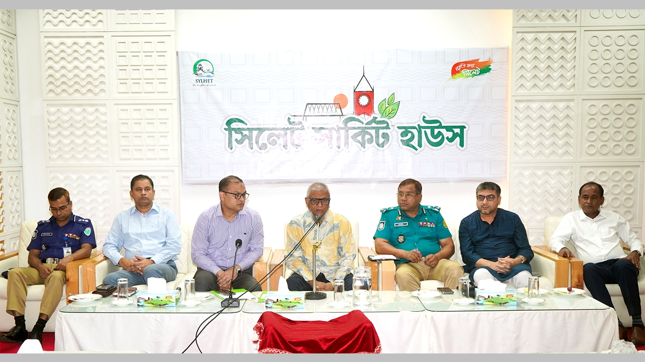 প্রস্তুতিমূলক সভায় বক্তব্য রাখছেন প্রবাসী কল্যাণমন্ত্রী আরিফুল হক চৌধুরী