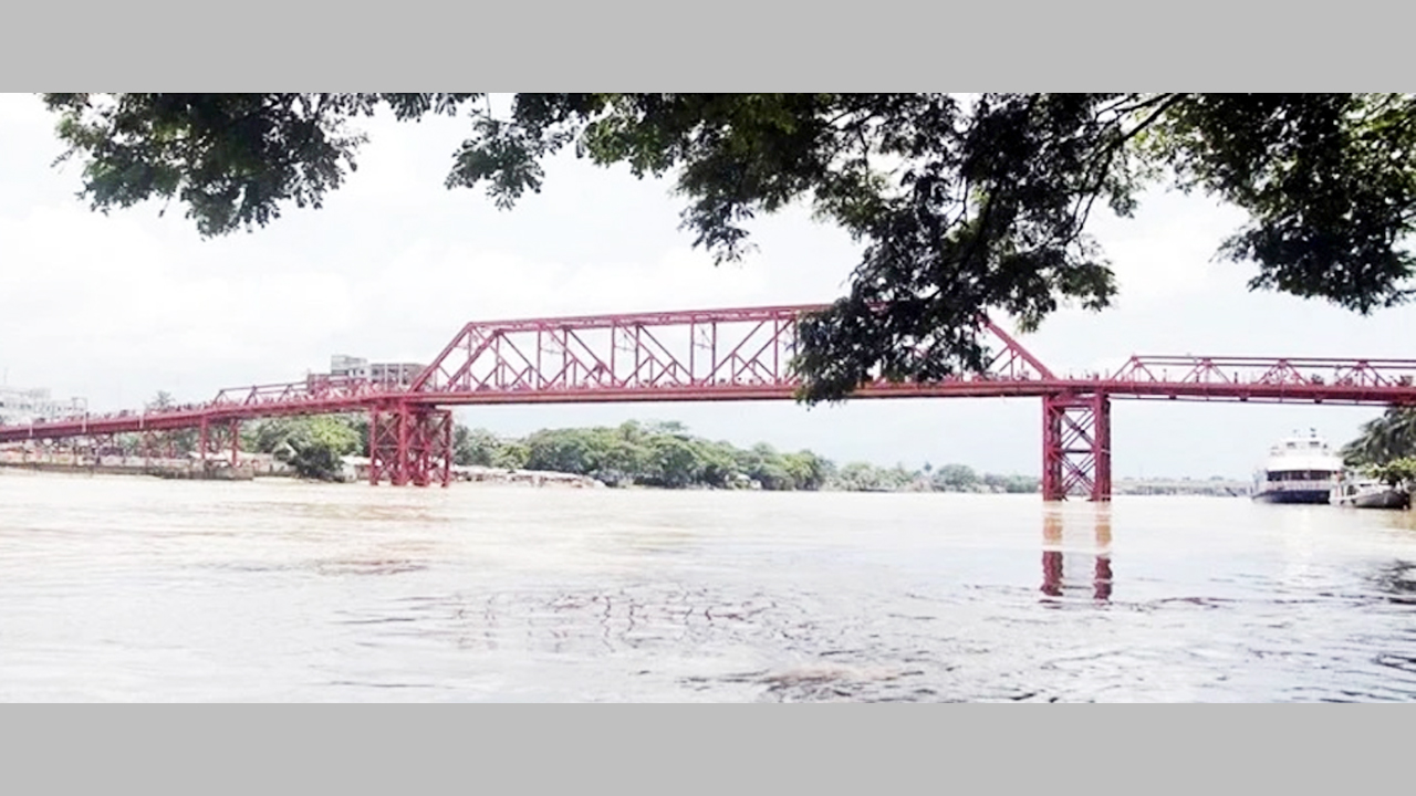 বিপৎসীমার উপর দিয়ে প্রবাহিত হচ্ছে সুরমা নদীর পানি, বন্যা পরিস্থিতির অবনতির আশঙ্কা