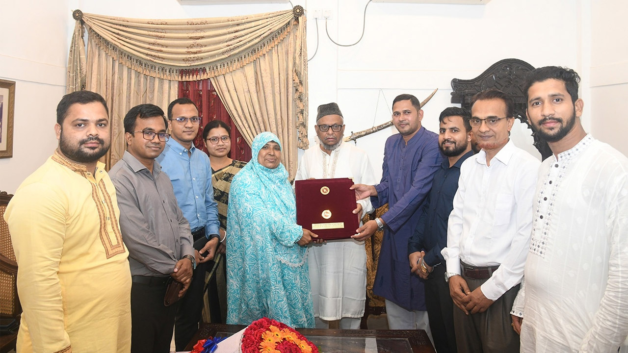 সিলেটে প্রবাসী কল্যাণমন্ত্রীর সাথে উপপ্রধান তথ্য অফিসারের সাক্ষাৎ