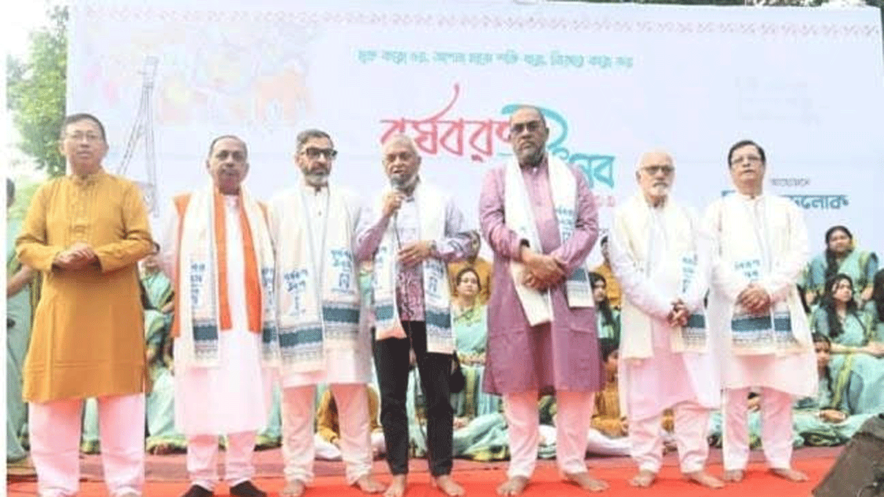 কথা বলছেন প্রবাসী কল্যাণ ও শ্রমমন্ত্রী আরিফুল হক চৌধুরী