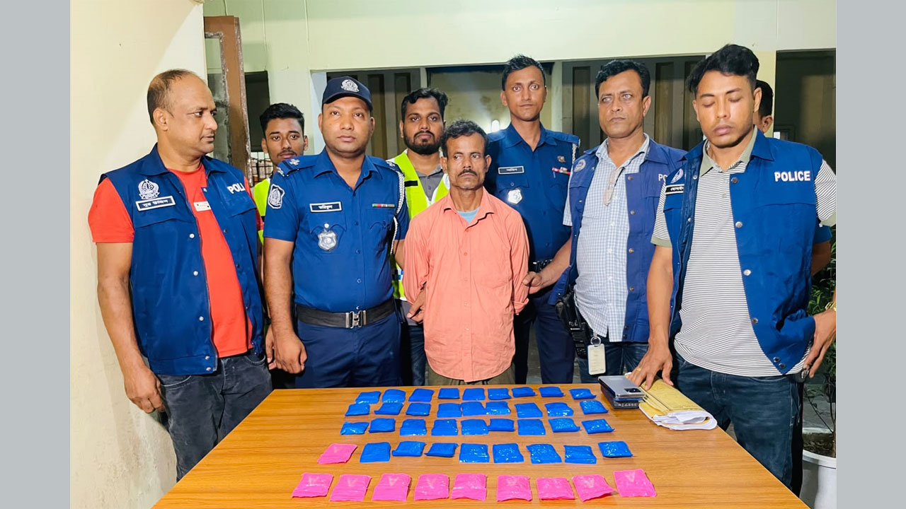 পুলিশের অভিযানে আটক মাখন মিয়া