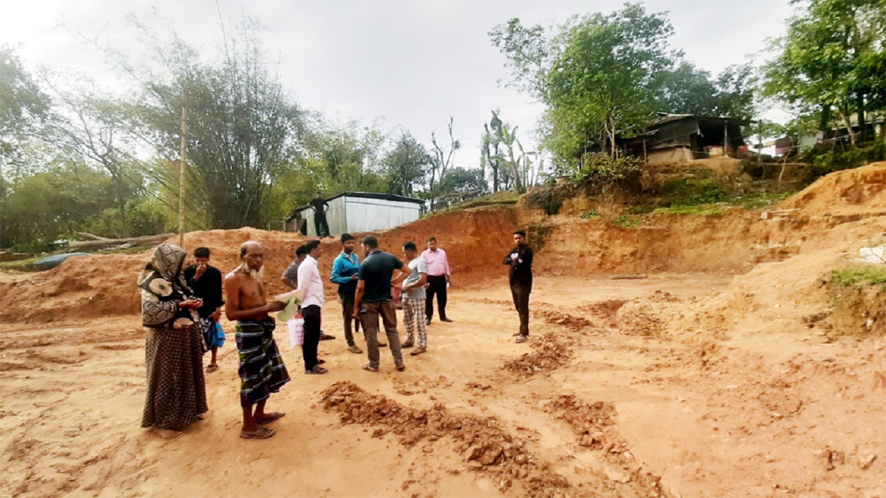 সিলেটে অবৈধভাবে টিলা কাটায় ভ্রাম্যমাণ আদালতের জরিমানা