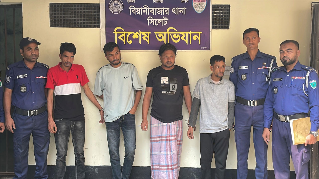 ছিনতাই চক্রের আটক চারজন