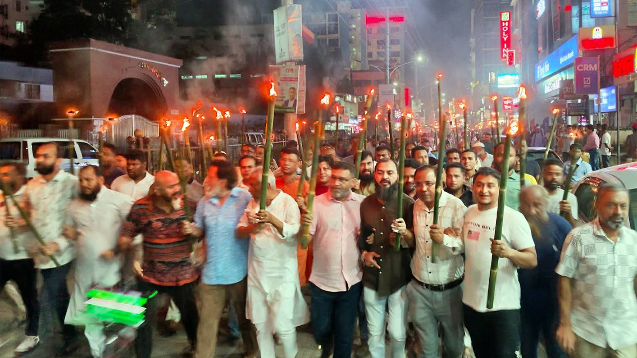 সিলেটে উন্নয়নের দাবিতে বিএনপির মশাল মিছিল