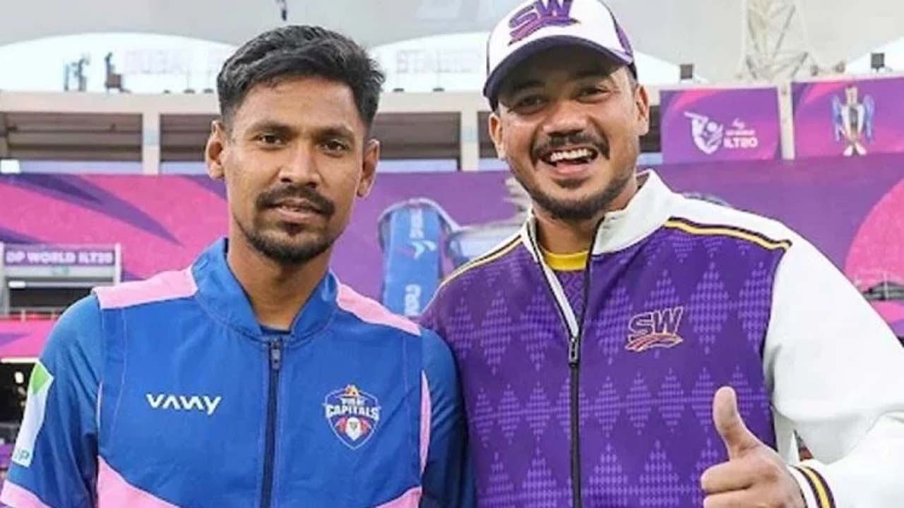 মোস্তাফিজ (বাঁয়ে) ও তাসকিন