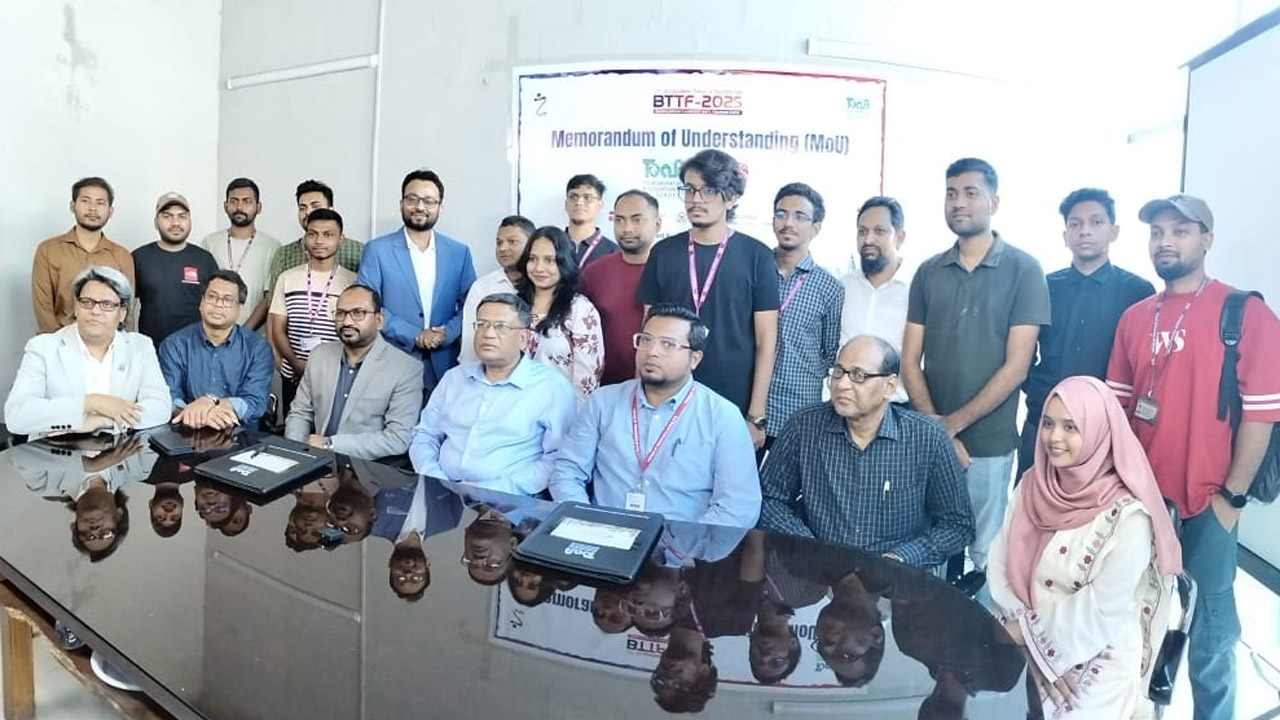 অনুষ্ঠানে অতিথিরা