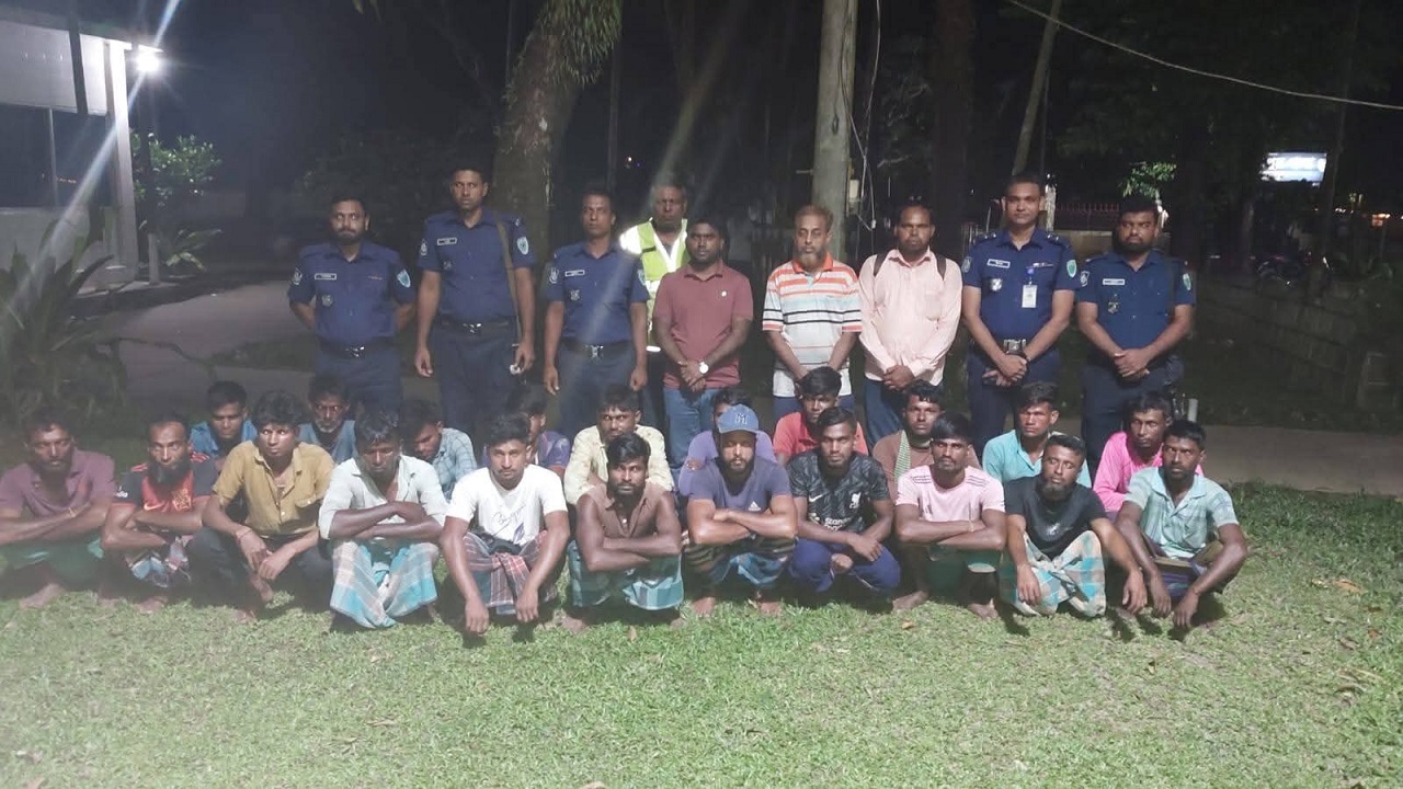 টাংগুয়ার হাওরে অবৈধভাবে মাছ নিধনের দায়ে ২৫ জেলে আটক