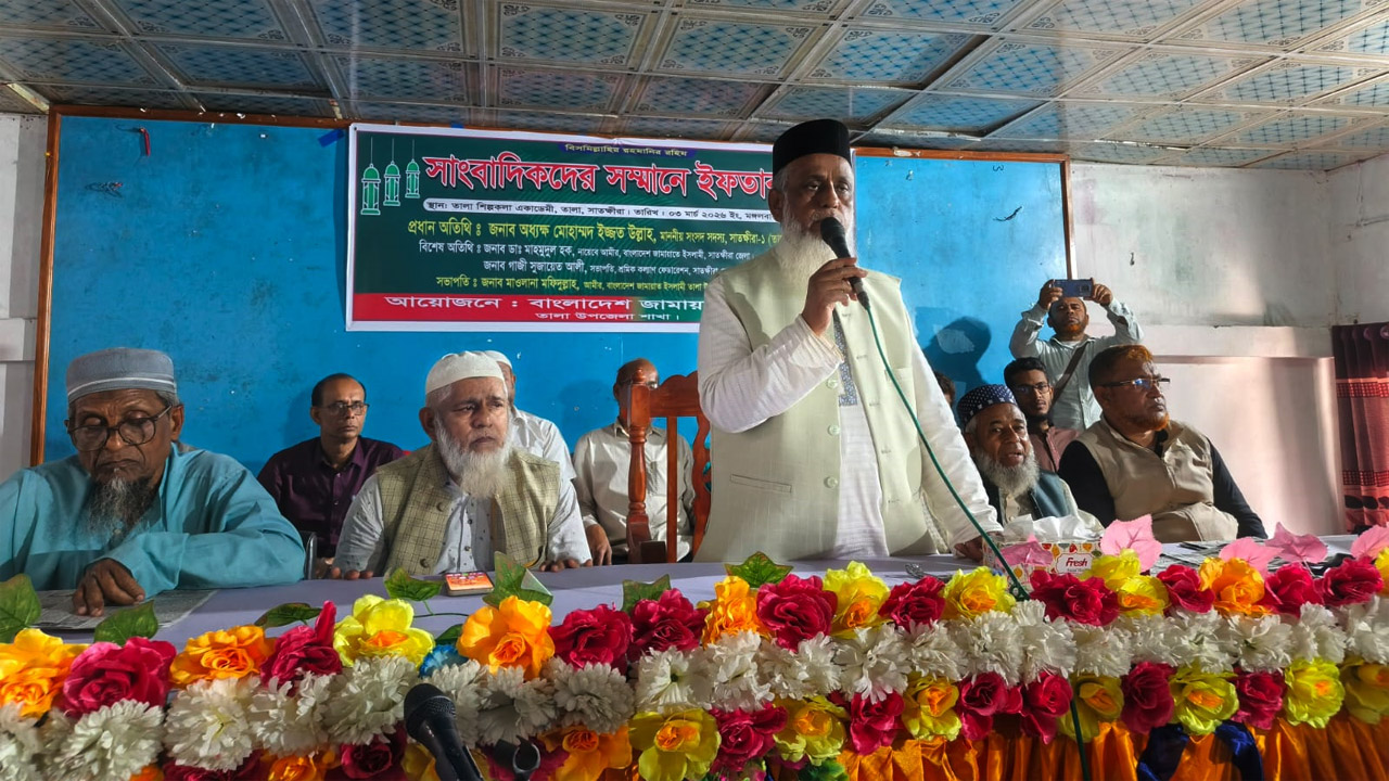 তালা শিল্পকলা অ্যাকাডেমির হলরুমে এমপি মুহাম্মদ ইজ্জত উল্লাহ