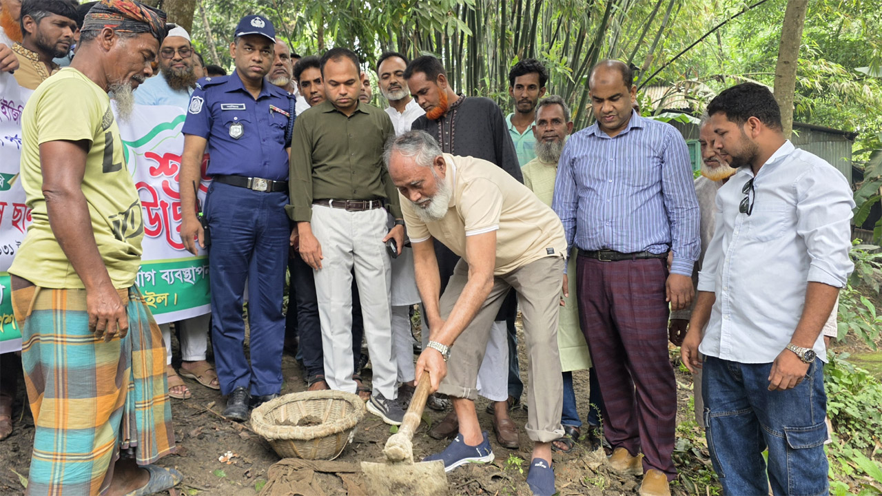 ভূঞাপুরে খুপিবাড়ীতে খাল পুনঃখনন কর্মসূচি উদ্বোধন করলেন আব্দুস সালাম পিন্টু