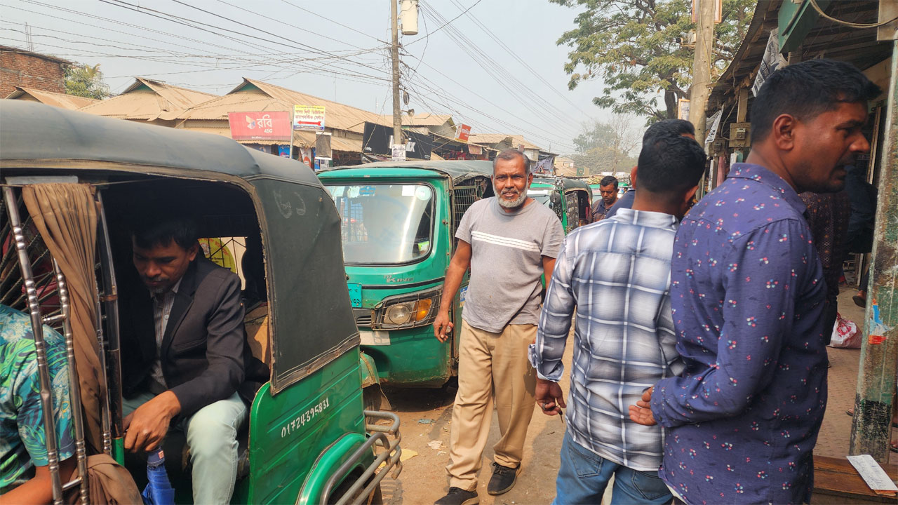 ভুক্তভোগী যাত্রীরা
