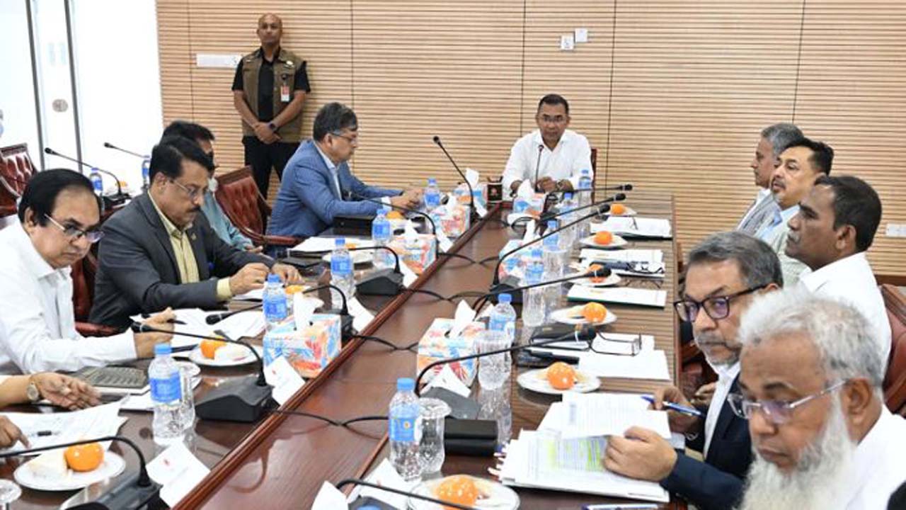 প্রধানমন্ত্রী তারেক রহমানের সভাপতিত্বে ট্রাফিক ব্যবস্থাপনা আধুনিকায়ন বিষয়ক সভা অনুষ্ঠিত হয়েছে