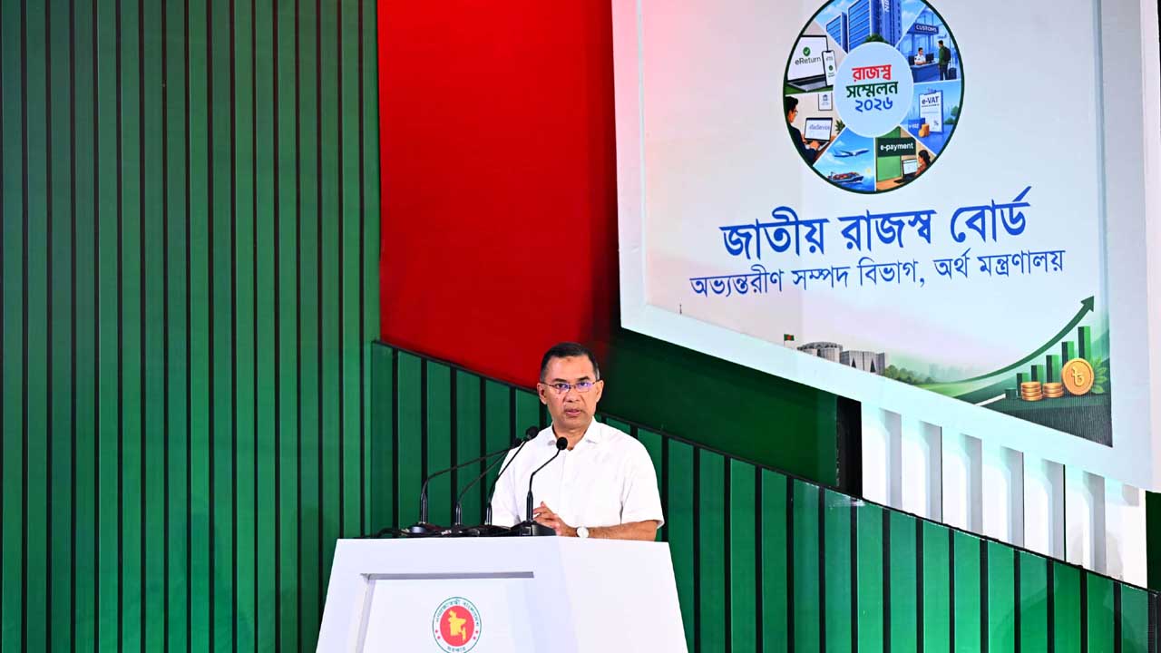 রাজস্ব সম্মেলন বক্তব্য রাখছেন প্রধানমন্ত্রী তারেক রহমান