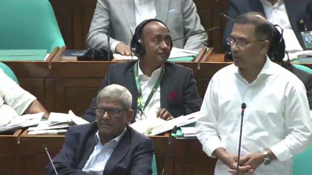 সংসদে প্রশ্নের জবাব দিচ্ছেন প্রধানমন্ত্রী তারেক রহমান