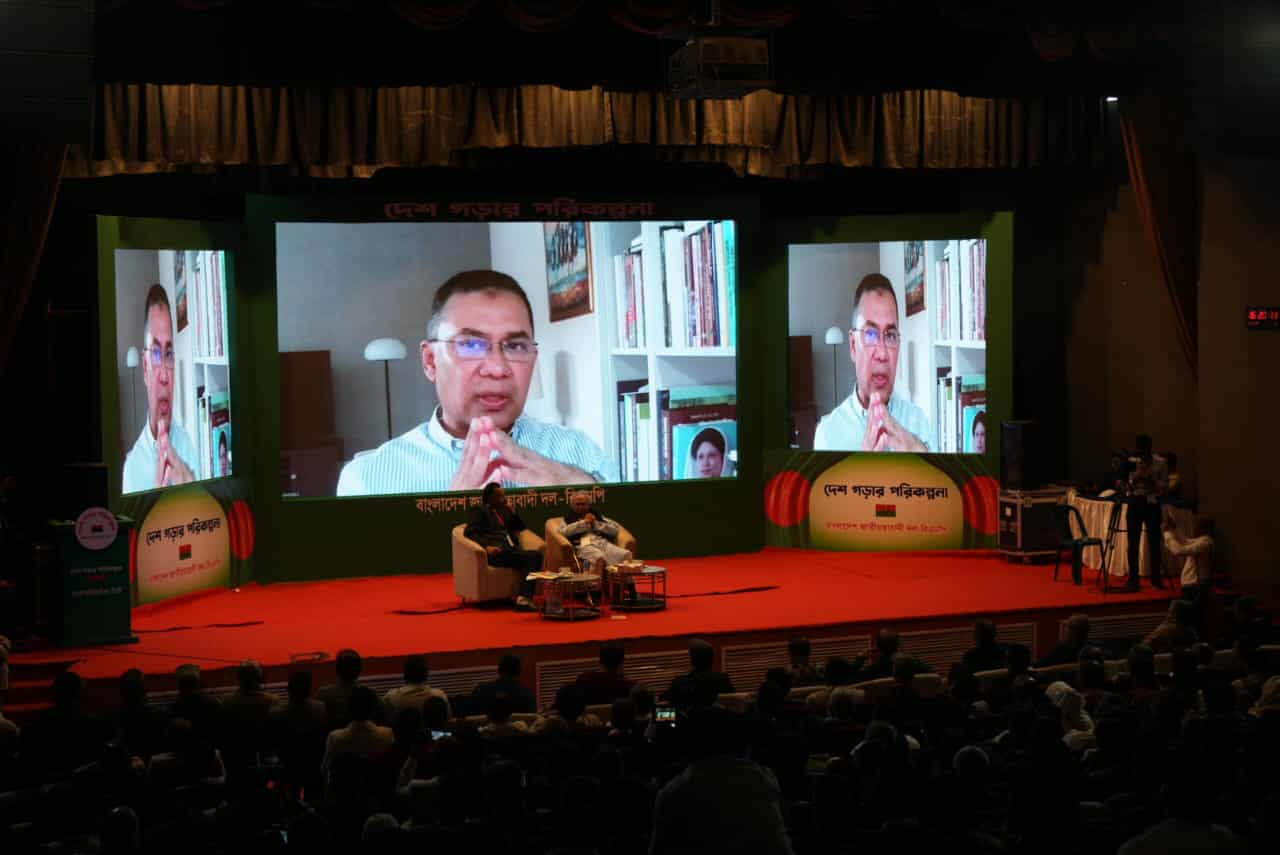 বক্তব্য রাখছেন বিএনপির ভারপ্রাপ্ত চেয়ারম্যান তারেক রহমান