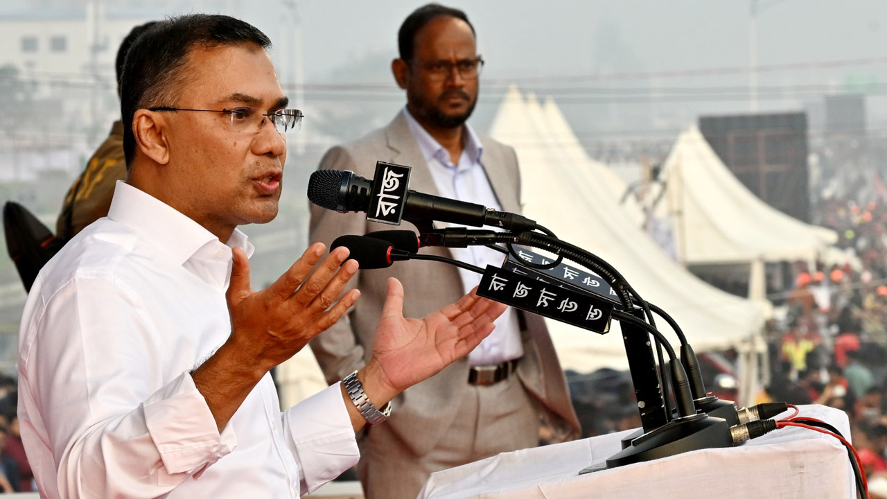 স্বদেশ প্রত্যাবর্তনের পর পূর্বাচলে গণসংবর্ধনায় বক্তব্য রাখেন তারেক রহমান