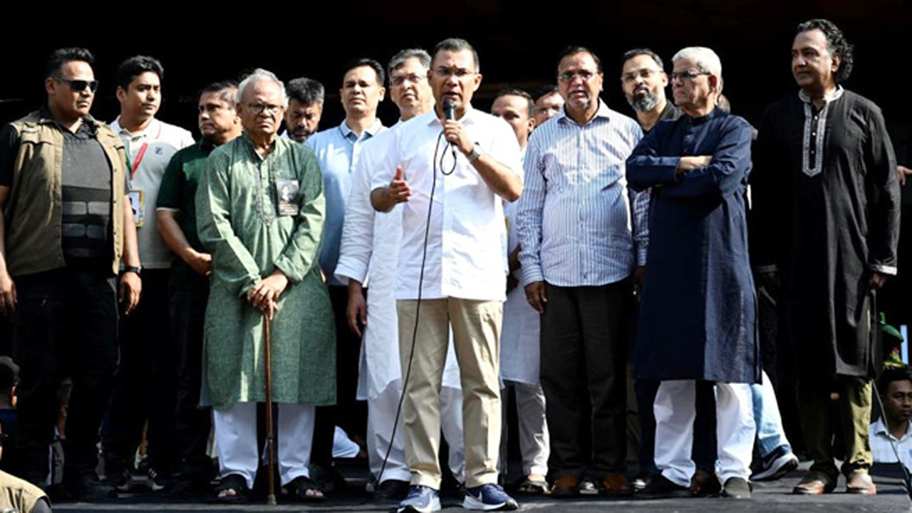 দলের কেন্দ্রীয় কার্যালয়ে জিয়াউর রহমানের শাহাদতবার্ষিকী উপলক্ষে দুঃস্থদের মধ্যে বস্ত্র ও শুকনো খাবার বিতরণের পর বক্তব্য দেন প্রধানমন্ত্রী তারেক রহমান