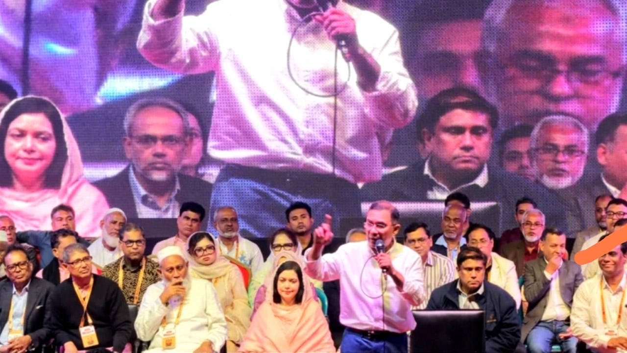 টাঙ্গাইলের জনসভায় বক্তব্য রাখছেন তারেক রহমান