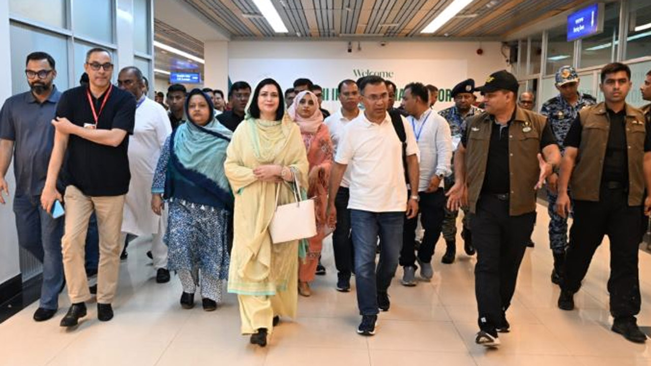 সিলেট সফর শেষে ঢাকায় পৌঁছেছেন প্রধানমন্ত্রী তারেক রহমান