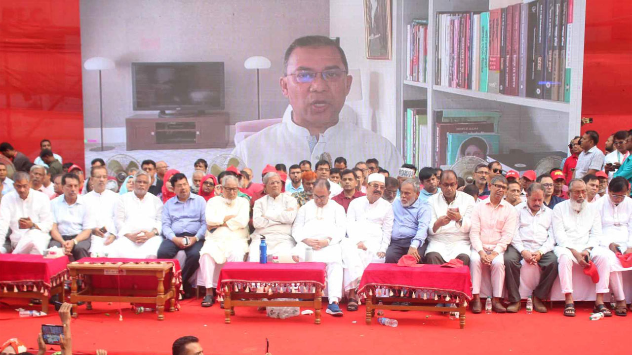 মে দিবসের সমাবেশে বক্তব্য রাখছেন বিএনপির ভারপ্রাপ্ত চেয়ারম্যান তারেক রহমান
