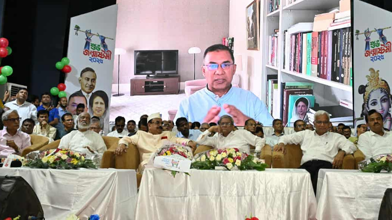 বক্তব্য রাখছেন তারেক রহমান