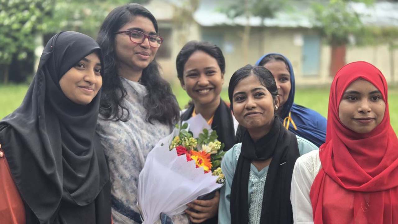 জুলাই পদযাত্রায় শিক্ষার্থীদের সাথে এনসিপি’র জ্যেষ্ঠ যুগ্ম সদস্য সচিব ডা: তাসনিম জারা