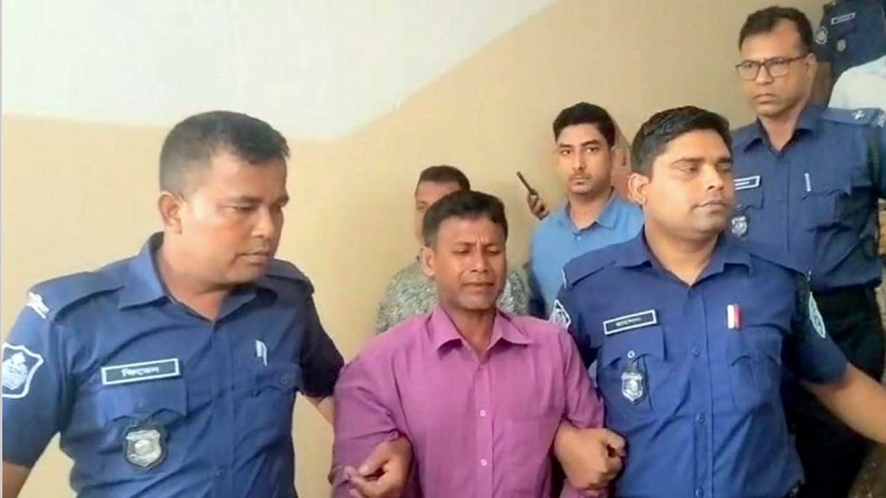 আদালতের রায়ের  পর দণ্ডপ্রাপ্ত আসামিকে কারাগারে নেয়া হয়