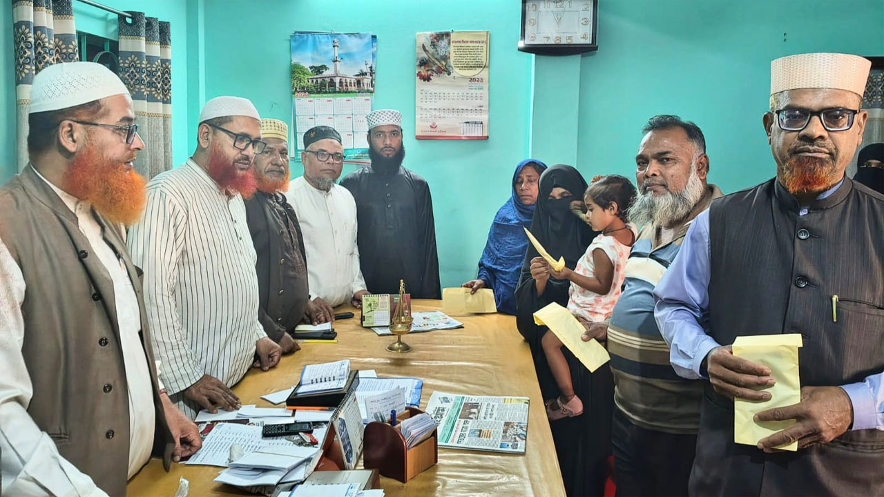 জুলাই শহীদদের পরিবারকে আর্থিক সহযোগিতা প্রদান