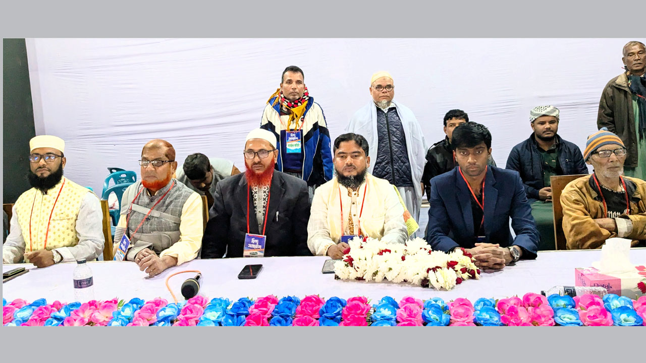 হিন্দু সম্প্রদায়ের লোকজনের সাথে মতবিনিময় সভায় বক্তব্য রাখেন দেলাওয়ার হোসেন