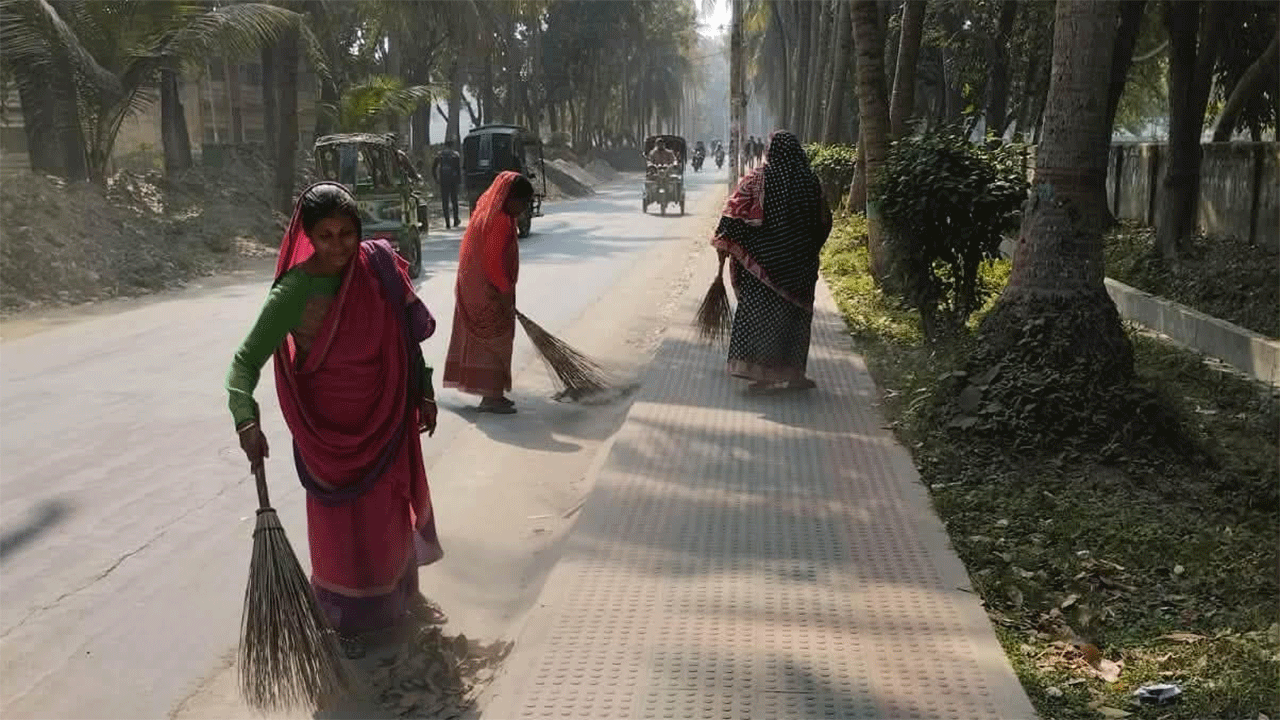কোলাহলের আড়ালে শ্রমের গল্প