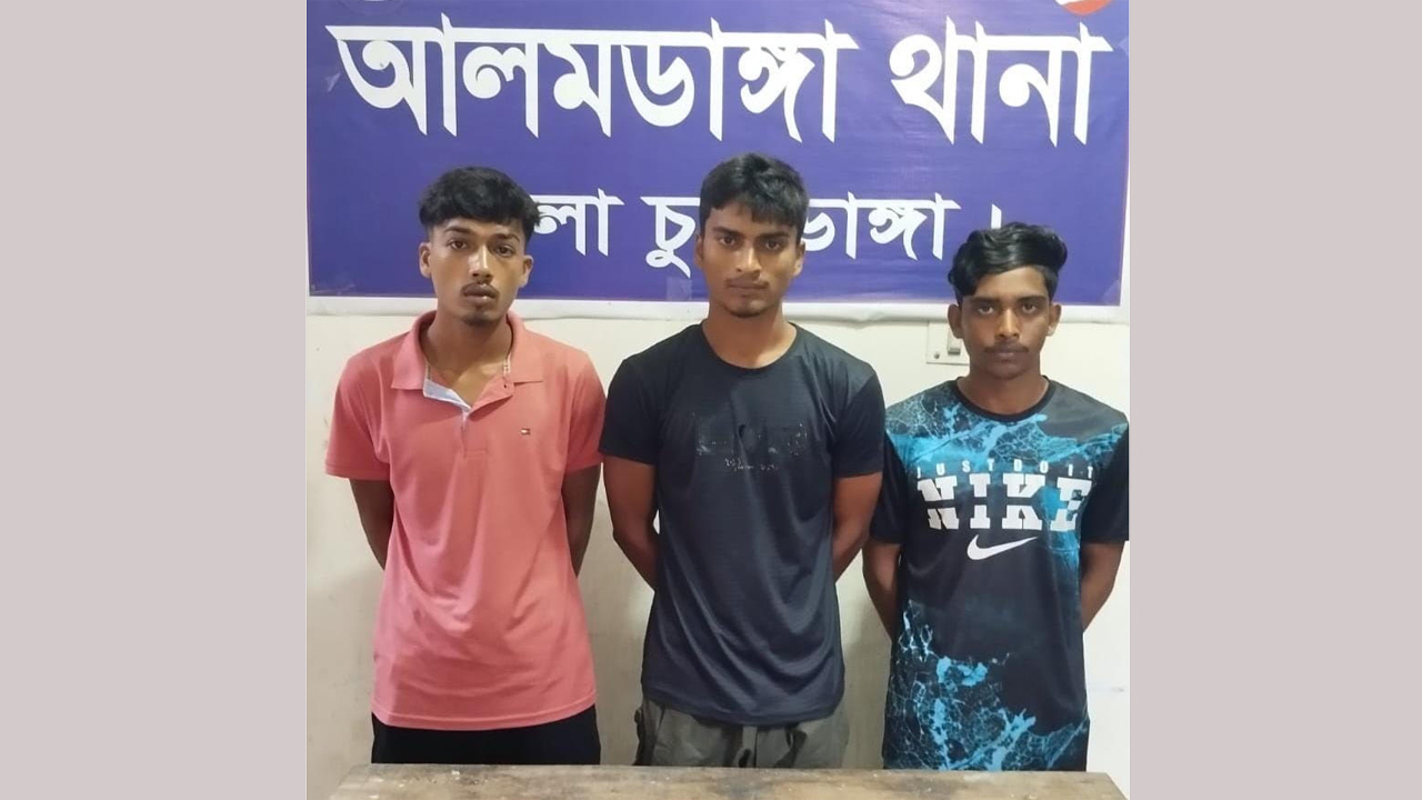 আলমডাঙ্গায় থানায় গ্রেফতার ৩ মাদক কারবারি