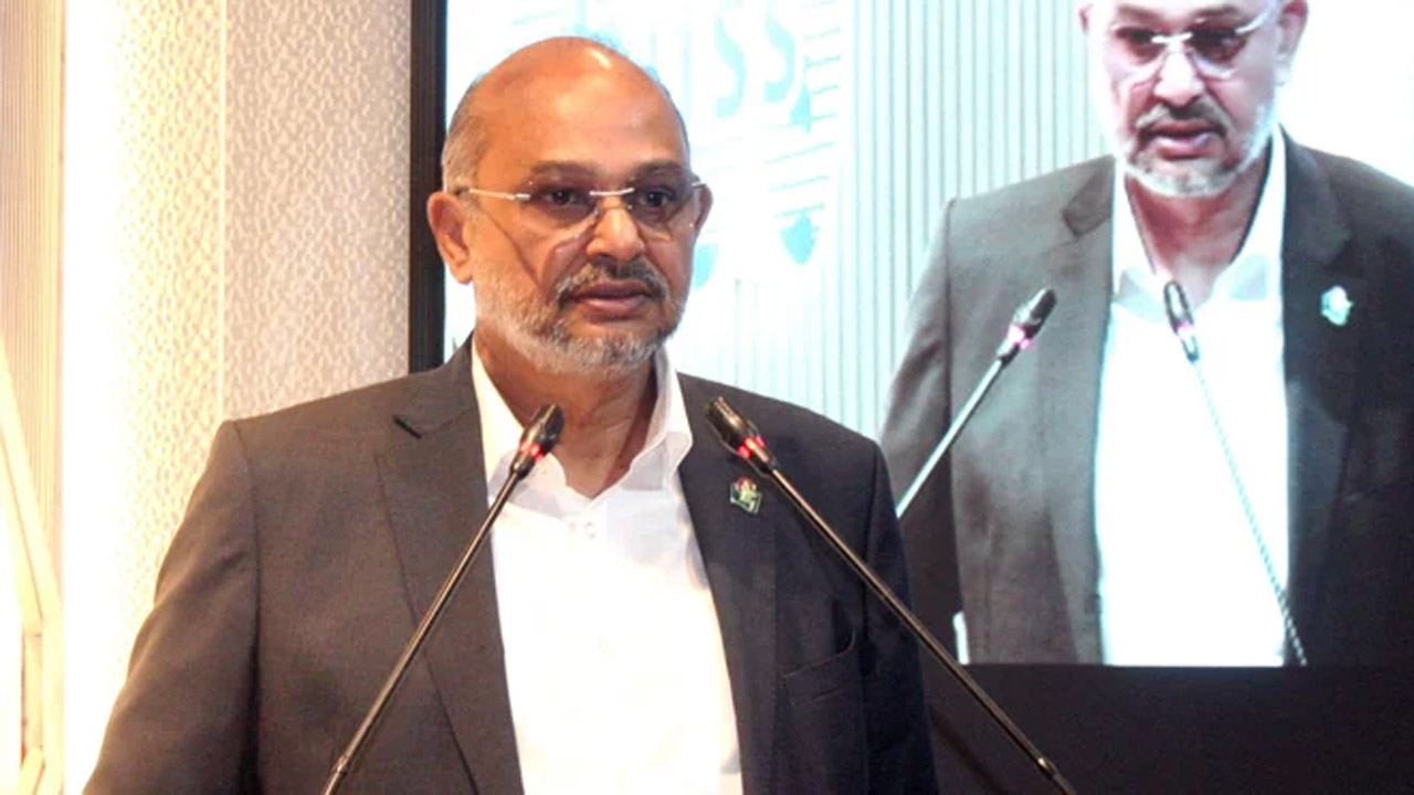 সেমিনারে প্রধান অতিথির বক্তব্য দেন প্রধানমন্ত্রীর উপদেষ্টা ড. রাশেদ আল মাহমুদ তিতুমীর
