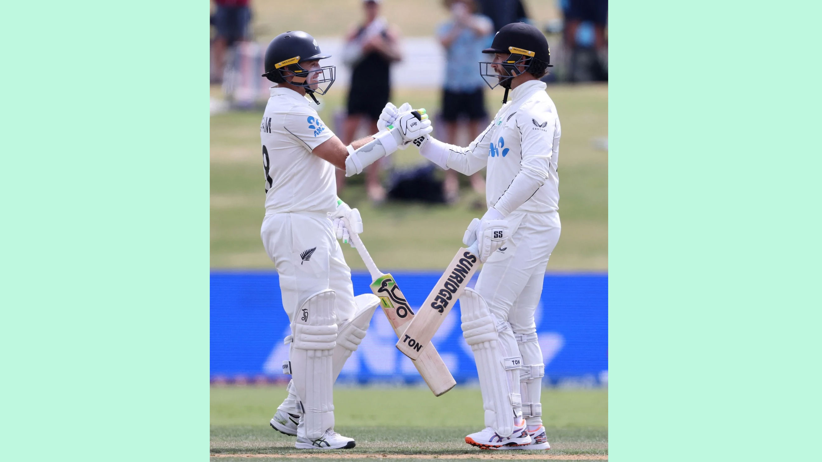 টম লাথাম ও ডেভন কনওয়ে