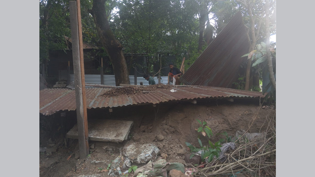 টঙ্গীবাড়ীতে জমি নিয়ে বিরোধে হিন্দু পরিবারের ওপর হামলার অভিযোগ